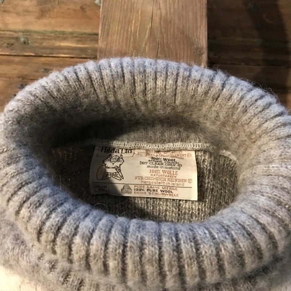 Hilda Ltd big wool Icelandic snowflake poncho - Picture 2 of 11